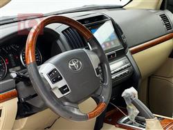 تۆیۆتا لاند کروزەر